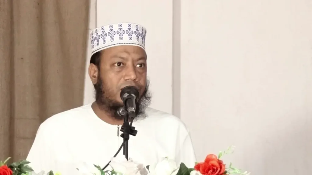 নবী শব্দের অর্থ সংবাদ বাহক। এ অর্থে নবীজি (সা.) সাংবাদিক ছিলেন।