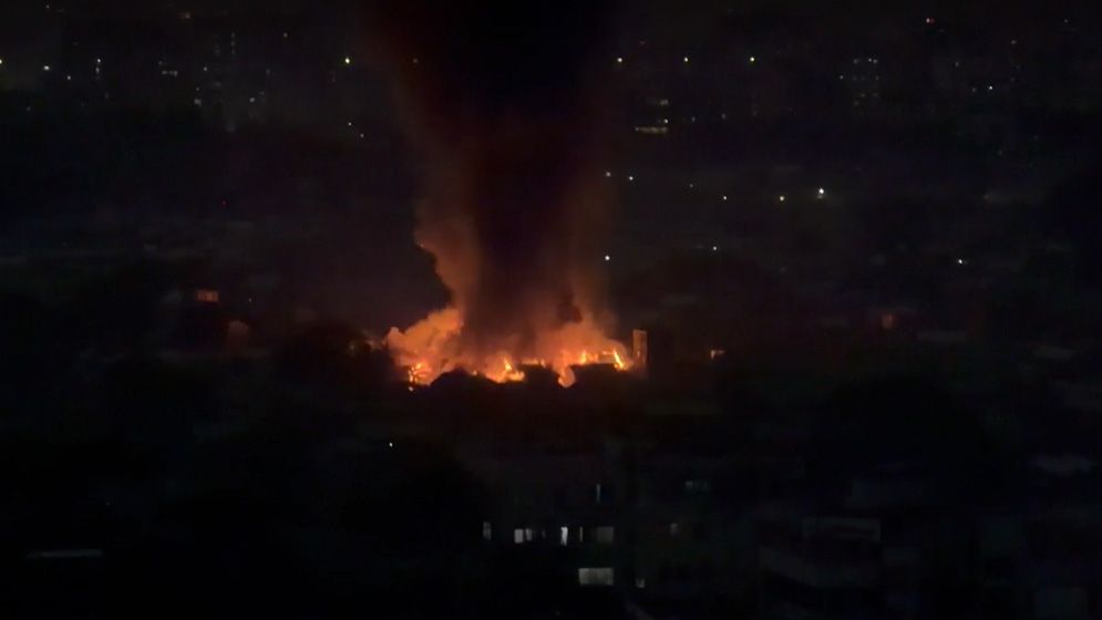 রাজধানীর কড়াইল বস্তিতে অগ্নিকাণ্ড, নিয়ন্ত্রণে কাজ করছে ফায়ার সার্ভিস