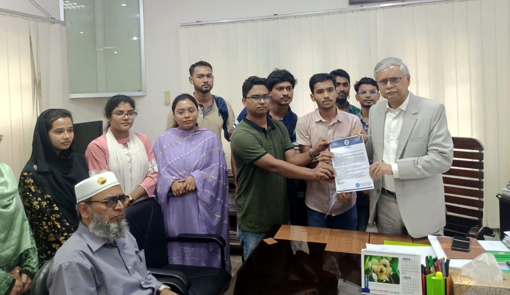 রাবি রসায়ন বিভাগের শিক্ষার্থীদের তিন দফা দাবি: প্রক্টরের কটুক্তি ও হেনস্তার প্রতিবাদ