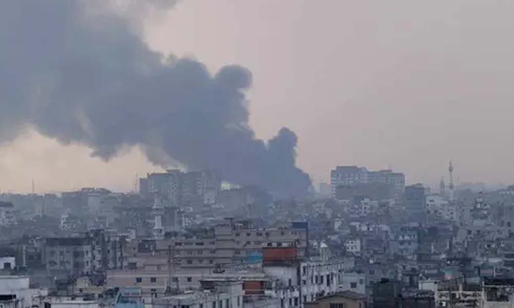 পুরান ঢাকার ইসলামবাগে প্লাস্টিক গোডাউনে আগুন