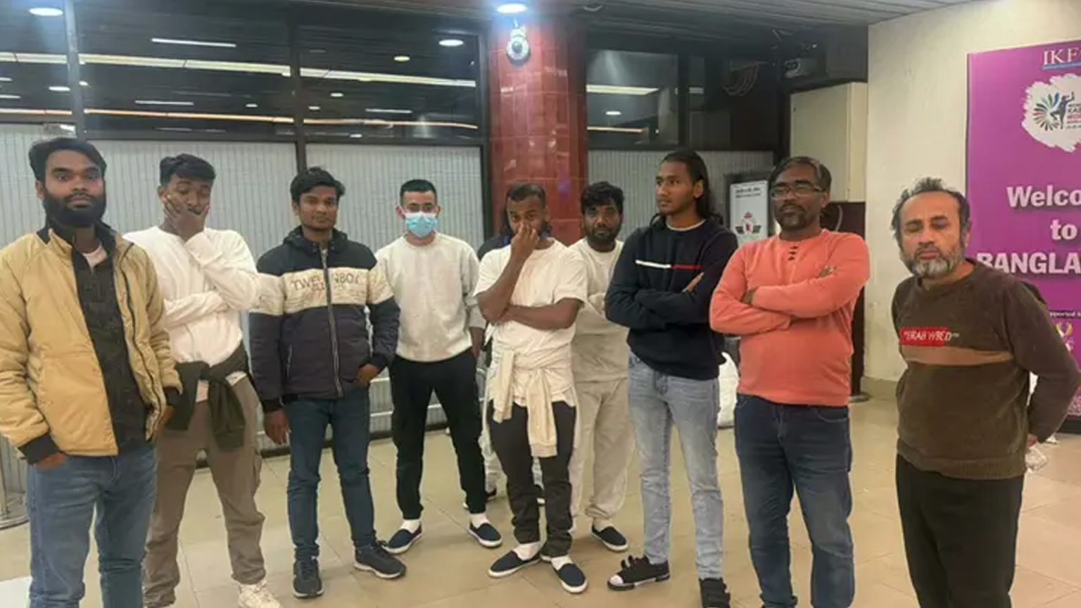 ৬০ ঘণ্টা শিকলে বাঁধা! যুক্তরাষ্ট্র থেকে ফিরলেন আরও ৩১ বাংলাদেশি