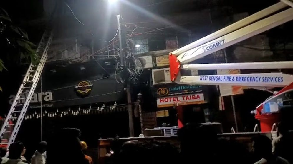 কলকাতার নিউমার্কেটের কাছে হোটেলে ভয়াবহ আগুন, নিহত ৯