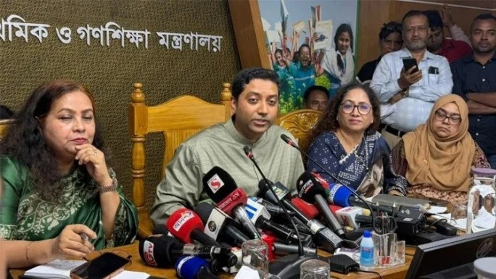 প্রাথমিক শিক্ষকদের বদলি স্থগিত, নতুন ১৪ হাজার শিক্ষক পদায়নের পর সিদ্ধান্ত