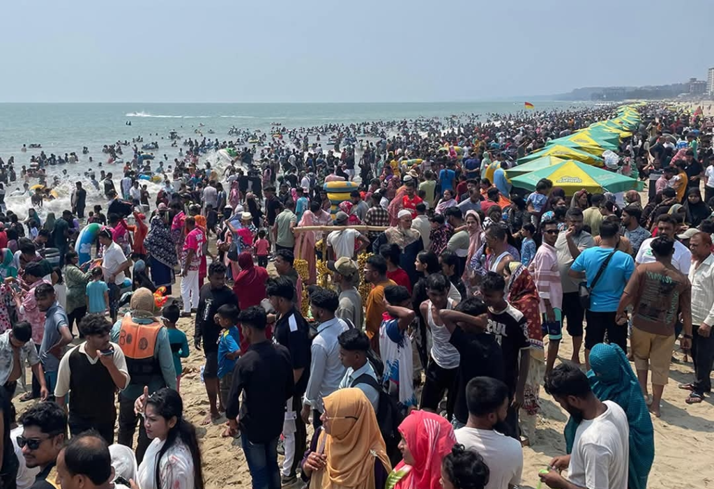 দুর্গাপূজার ছুটিতে কক্সবাজারে লাখো পর্যটকের প্রত্যাশা, ৮০ শতাংশ কক্ষ বুকিং