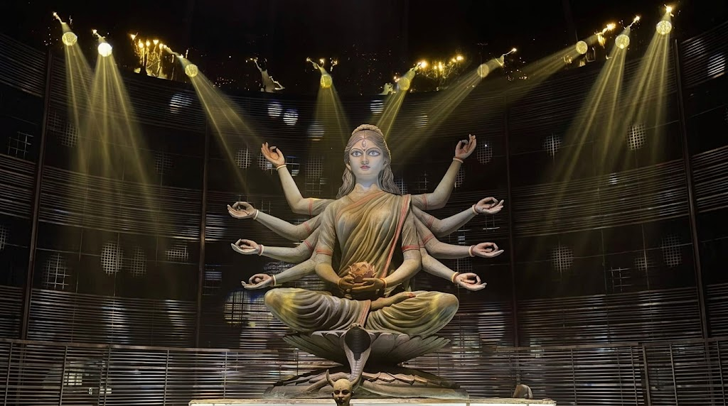 পূজায় মুখর মণ্ডপ, আজ মহাসপ্তমীর ২য় দিন