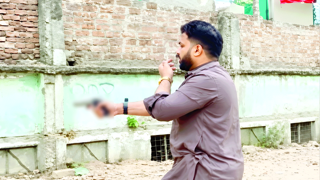 গেন্ডারিয়ায় অস্ত্র উঁচিয়ে ধরার ব্যাখ্যা দিলেন ইশরাক