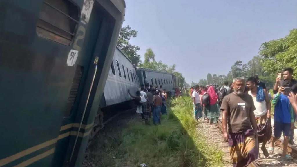 লাকসামে ট্রেনের বগি লাইনচ্যুত, ঢাকামুখী রেল চলাচল বন্ধ